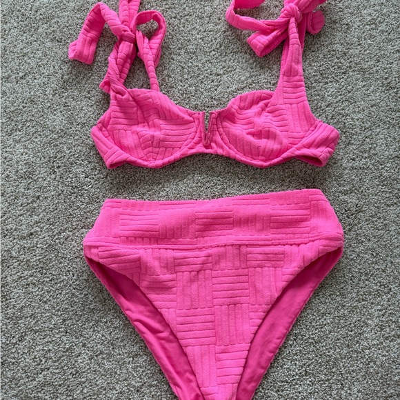 Beach Riot Top - Picture 3 of 3